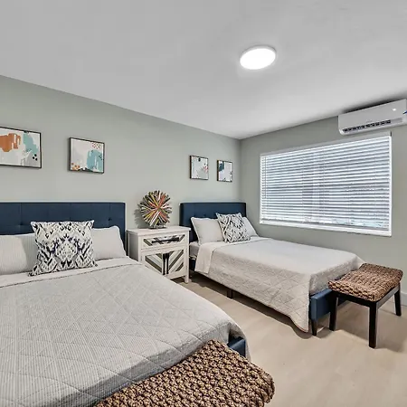 Beach Retreat, Walk To Beach & Nightlife